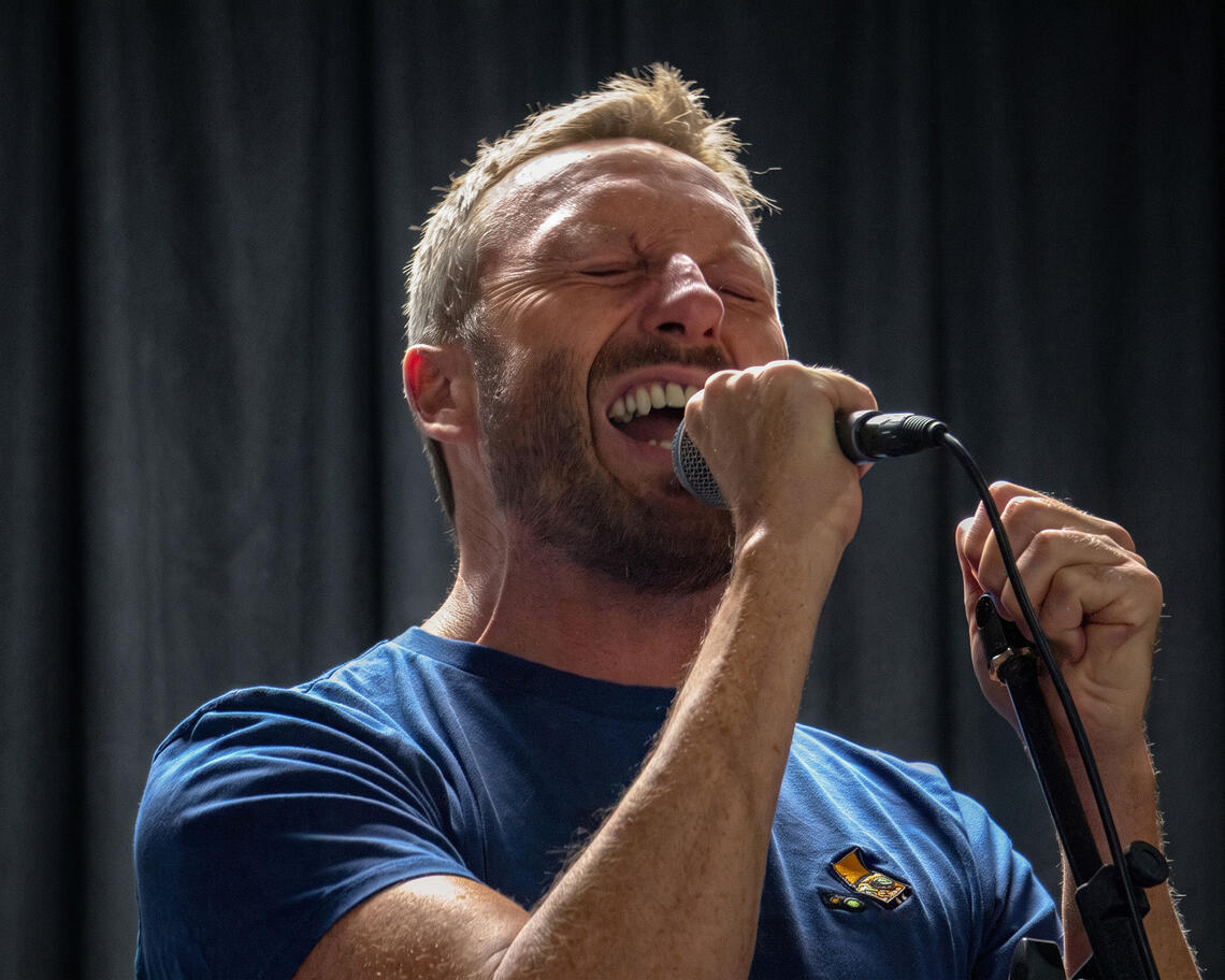 Ian McGaw – vocals